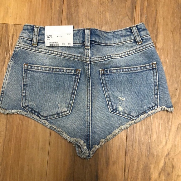 Topshop High waisted jean shorts with studding - Picture 5 of 6